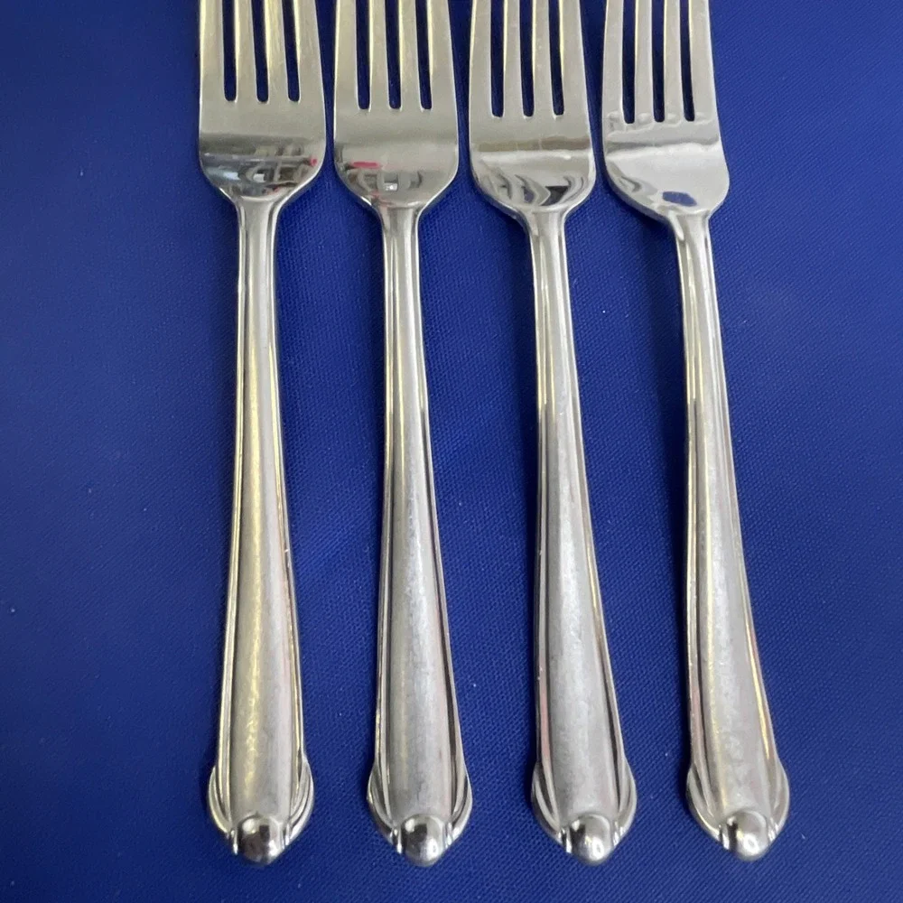 (4) Dinner Forks Mikasa CLASSICO Satin Stainless Flatware 18/0 Indonesia Silver‎